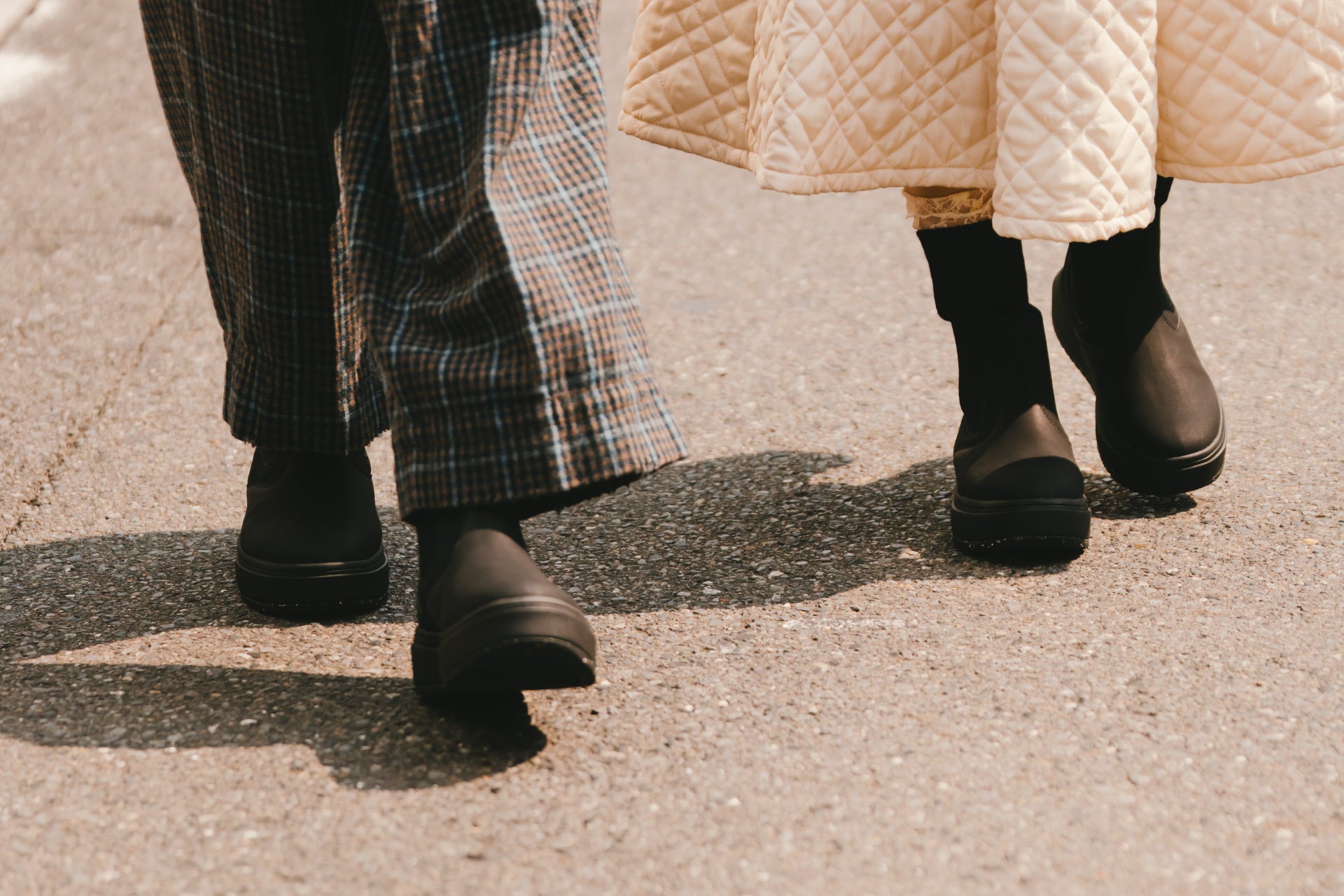 パンツ・スカートと合わせたメーカー着用例。合わせ方の例で、着用者の感想ではありません。