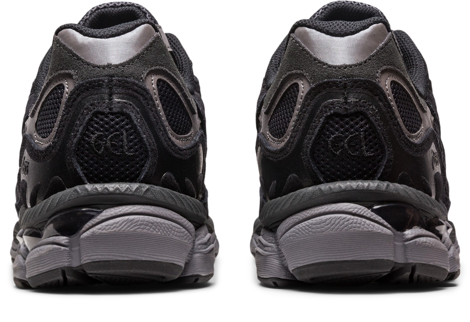 後ろから見るGEL表記と踵の形。写真：ASICS公式1201A789-020商品ページ
