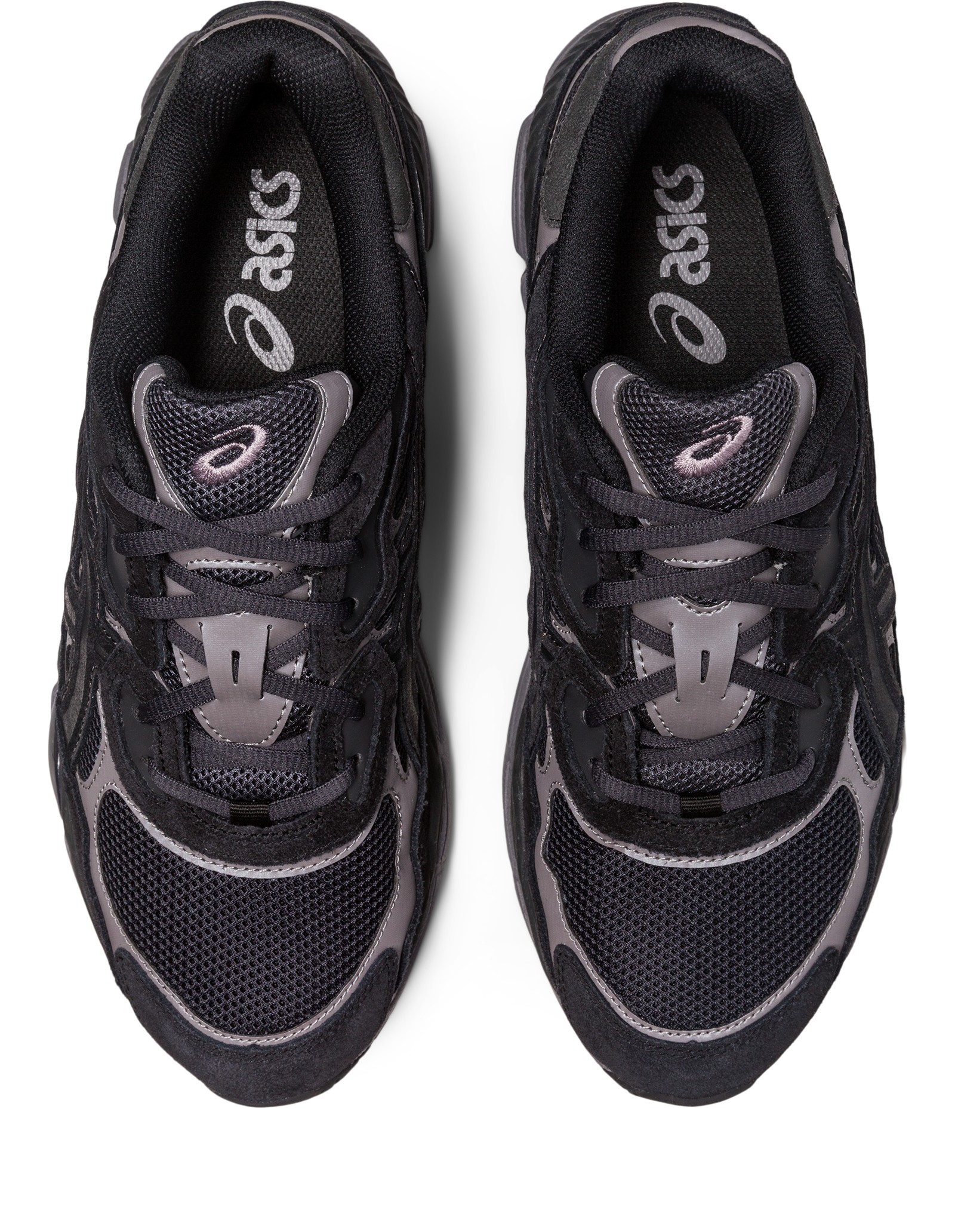 真上から見る履き口・ひも・つま先。写真：ASICS公式1201A789-020商品ページ