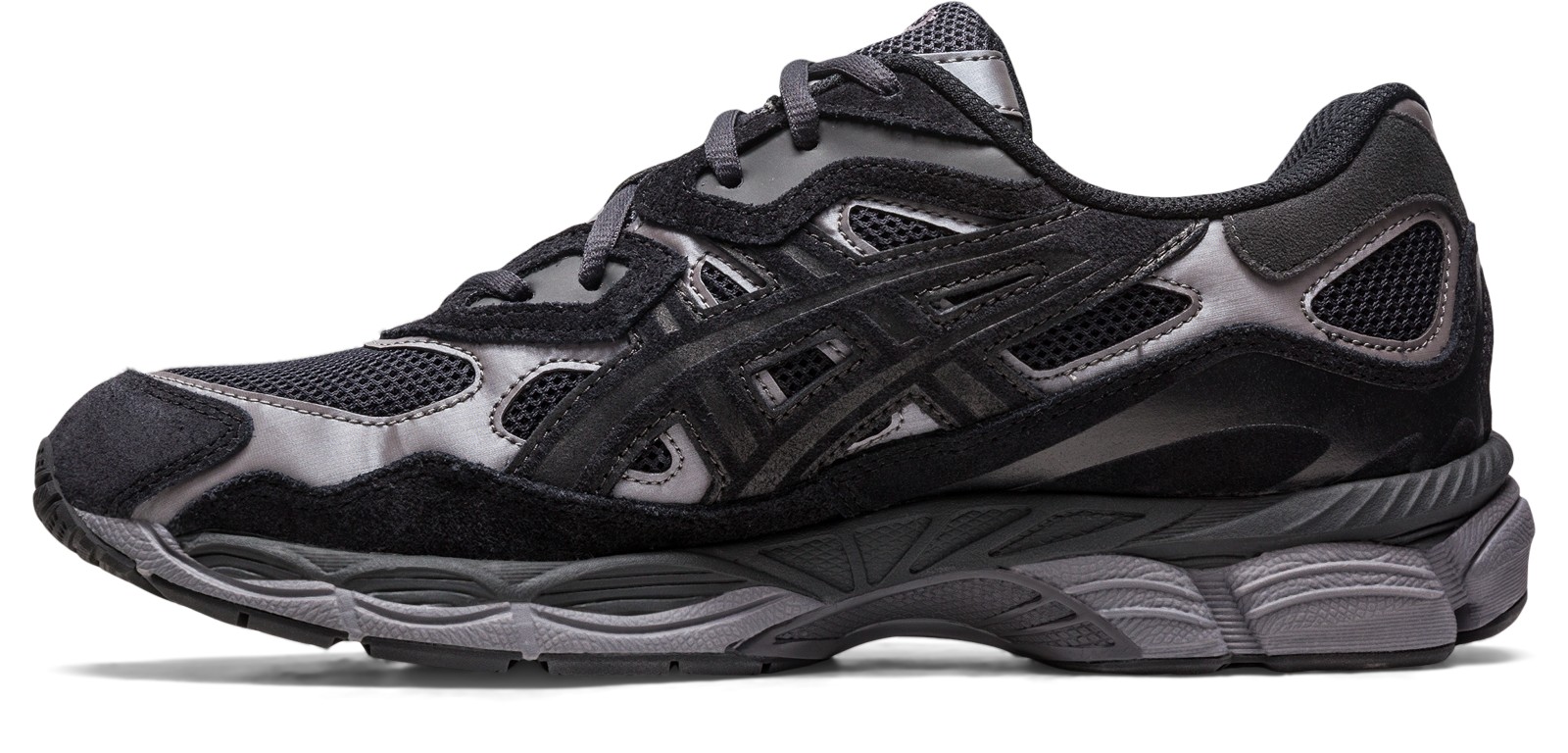 横から見るグレーのメッシュと黒い補強パーツ。写真：ASICS公式1201A789-020商品ページ