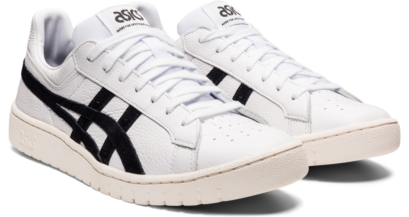 斜め前：白い平ひもと穴の並ぶつま先。写真：ASICS公式1201A662-101商品ページ
