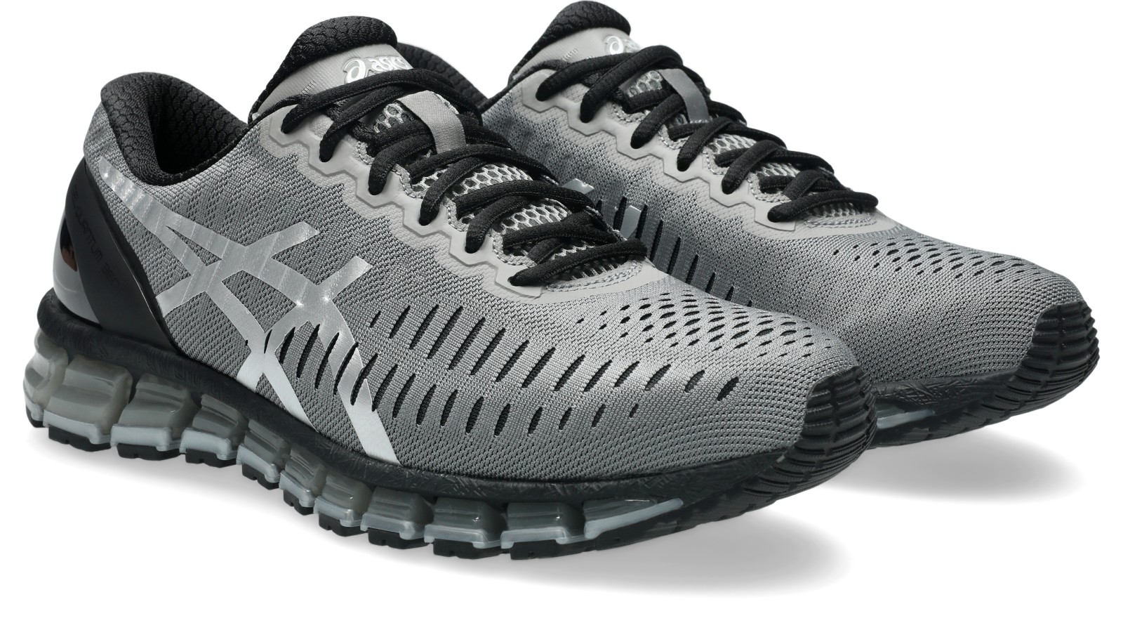 斜め前:黒いひもとつま先の縦模様。写真:ASICS公式1203A730-024商品ページ