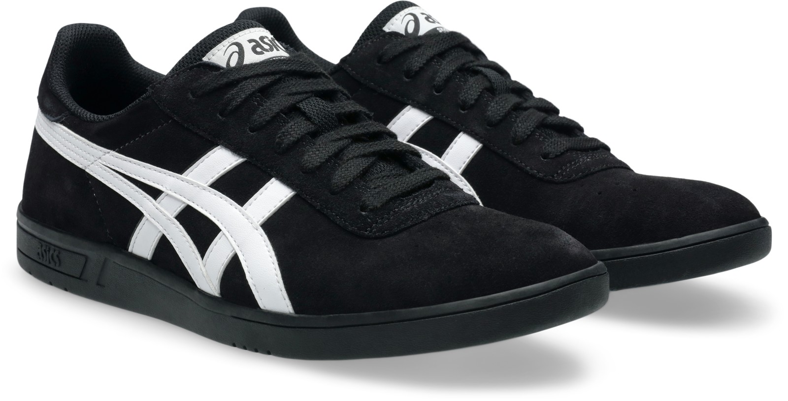斜め前：縫い合わせを抑えたつま先と黒いひも。写真：ASICS公式1201A486-006商品ページ