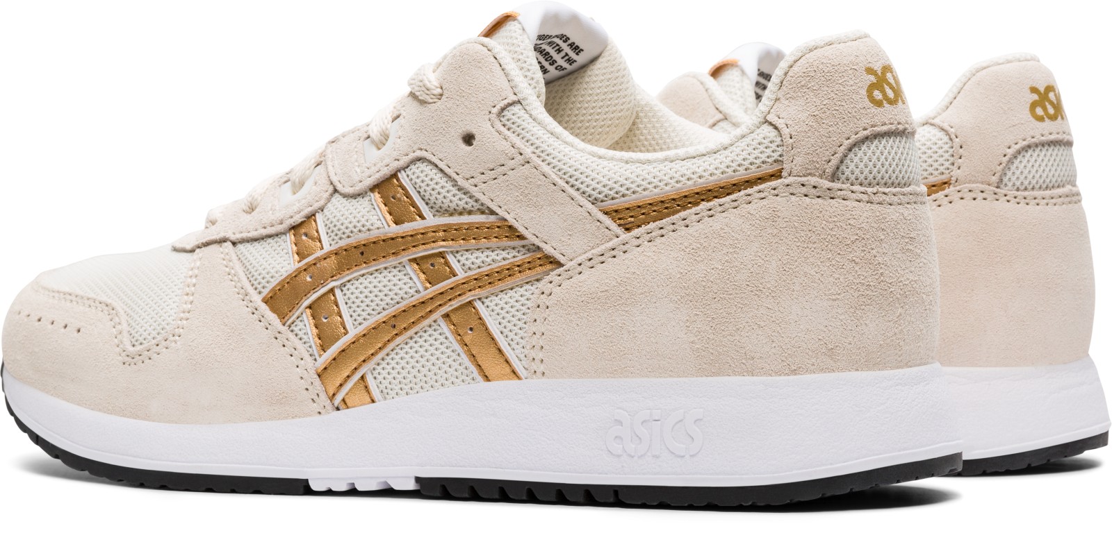 斜め後ろ：踵へ伸びるゴールドの線と白い底。写真：ASICS公式1192A181-200商品ページ