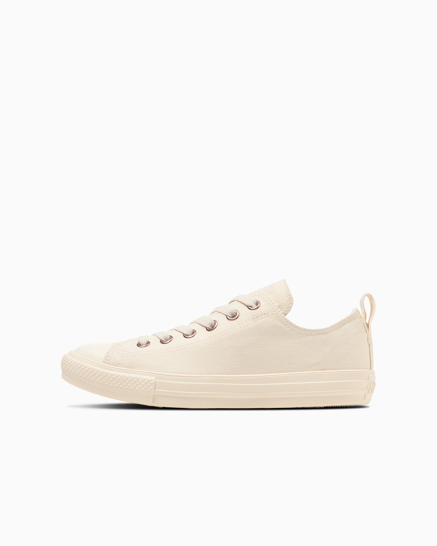 側面:結び目のないひも列と踵のループ。写真:CONVERSE公式31316441商品ページ
