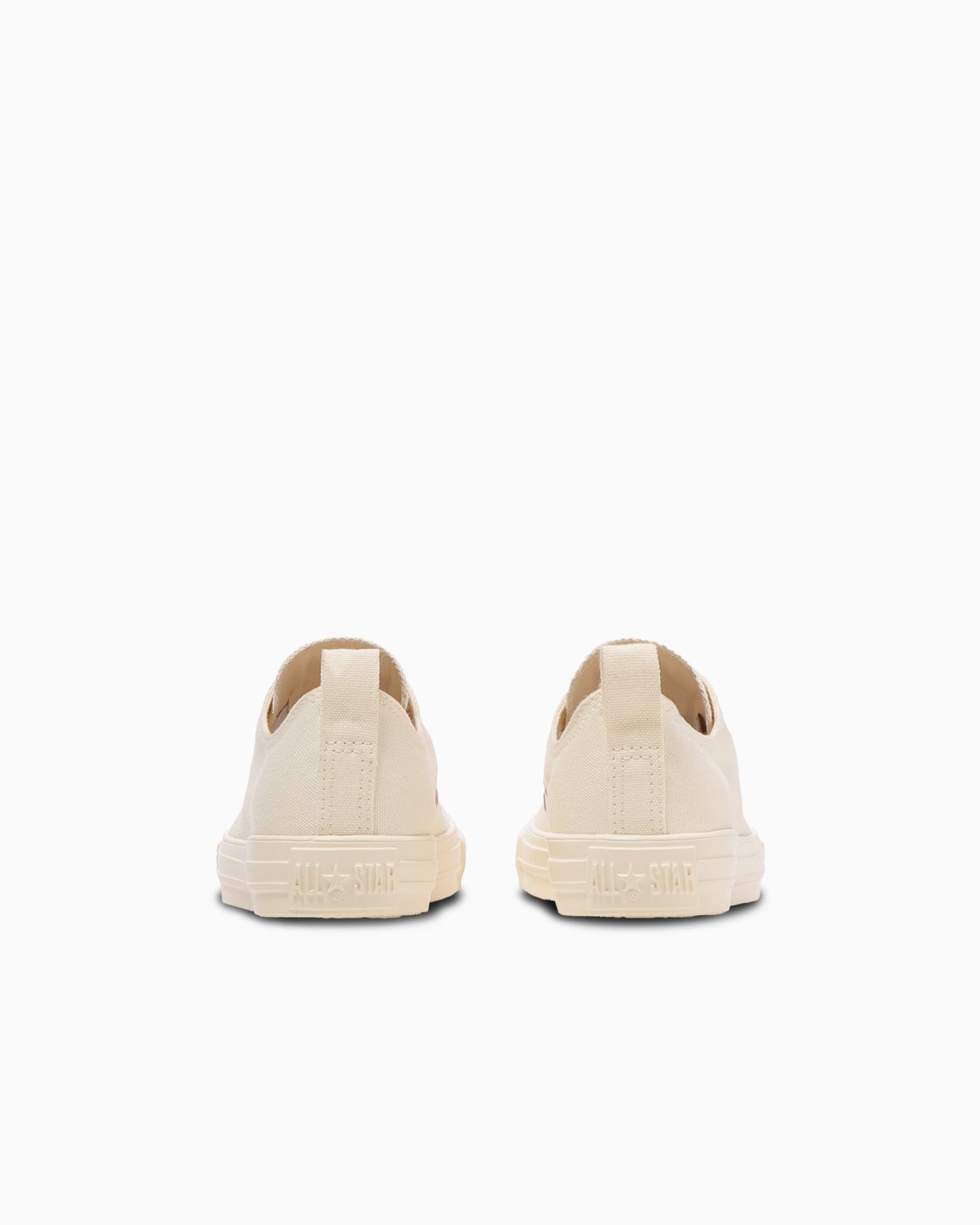 後ろ姿:同色のALL STAR表示とループ。写真:CONVERSE公式31316441商品ページ