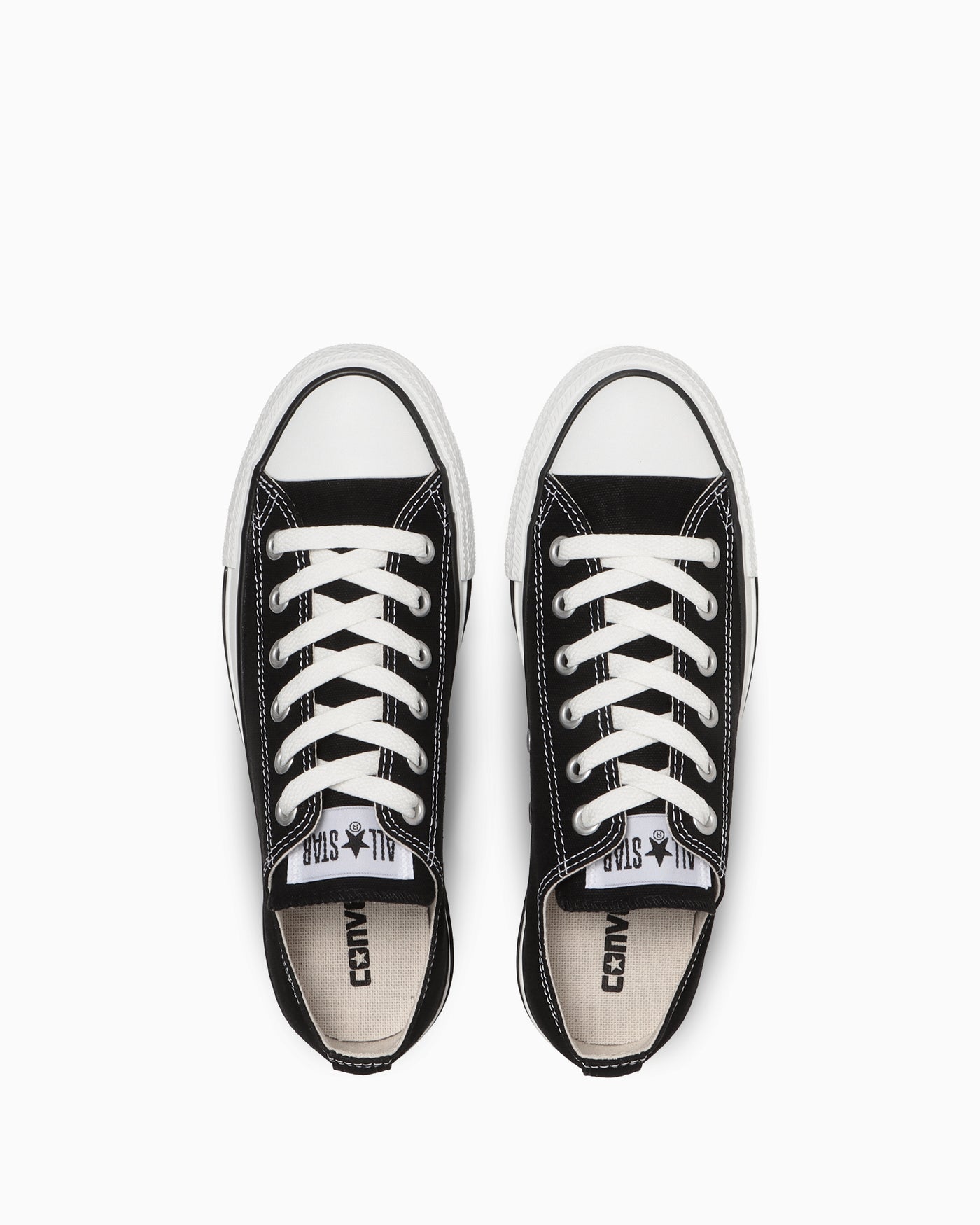 上面：左右の履き口とひもの配置。写真：CONVERSE公式31316891商品ページ