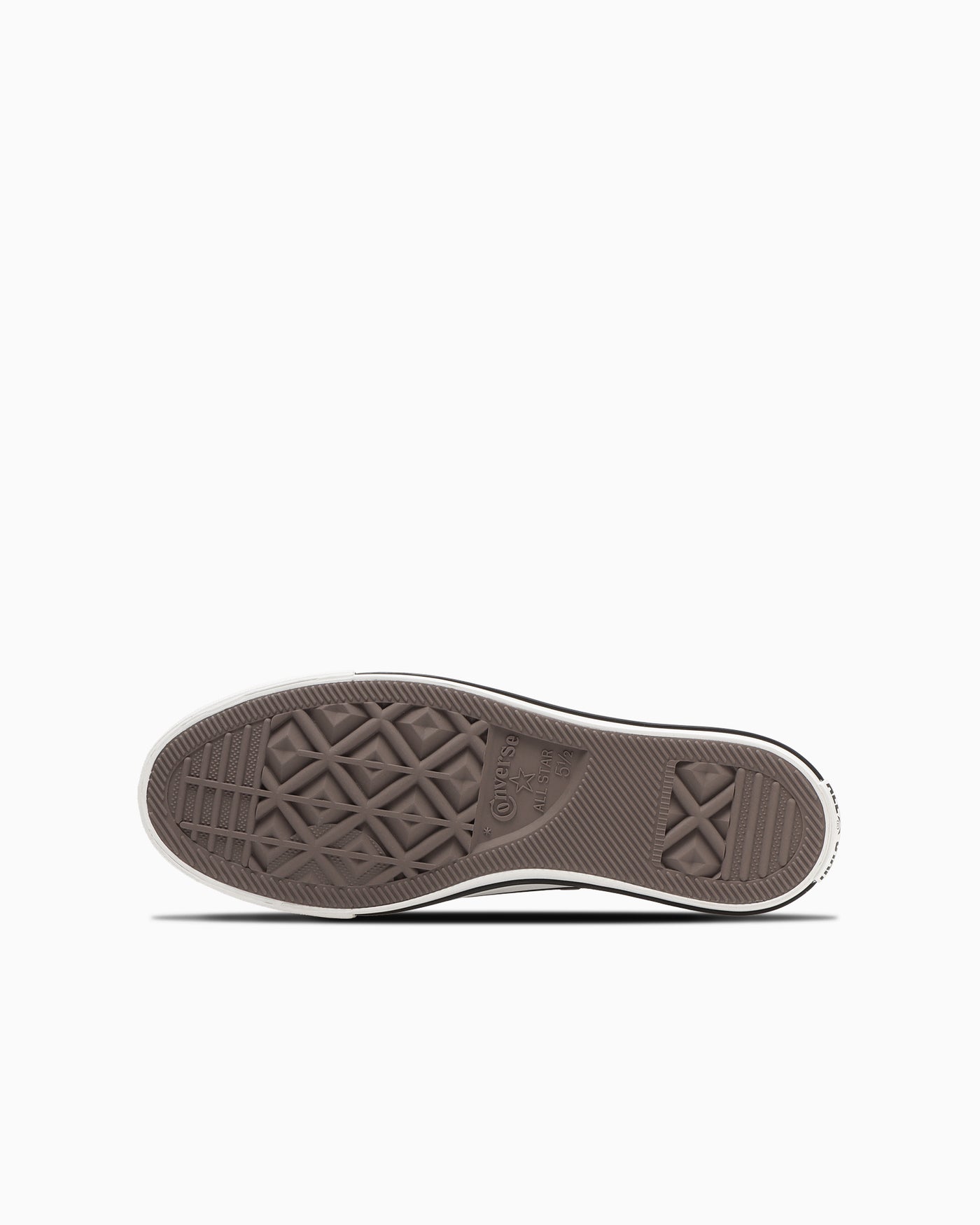 靴底：前後で異なる溝の配置。写真：CONVERSE公式31316891商品ページ
