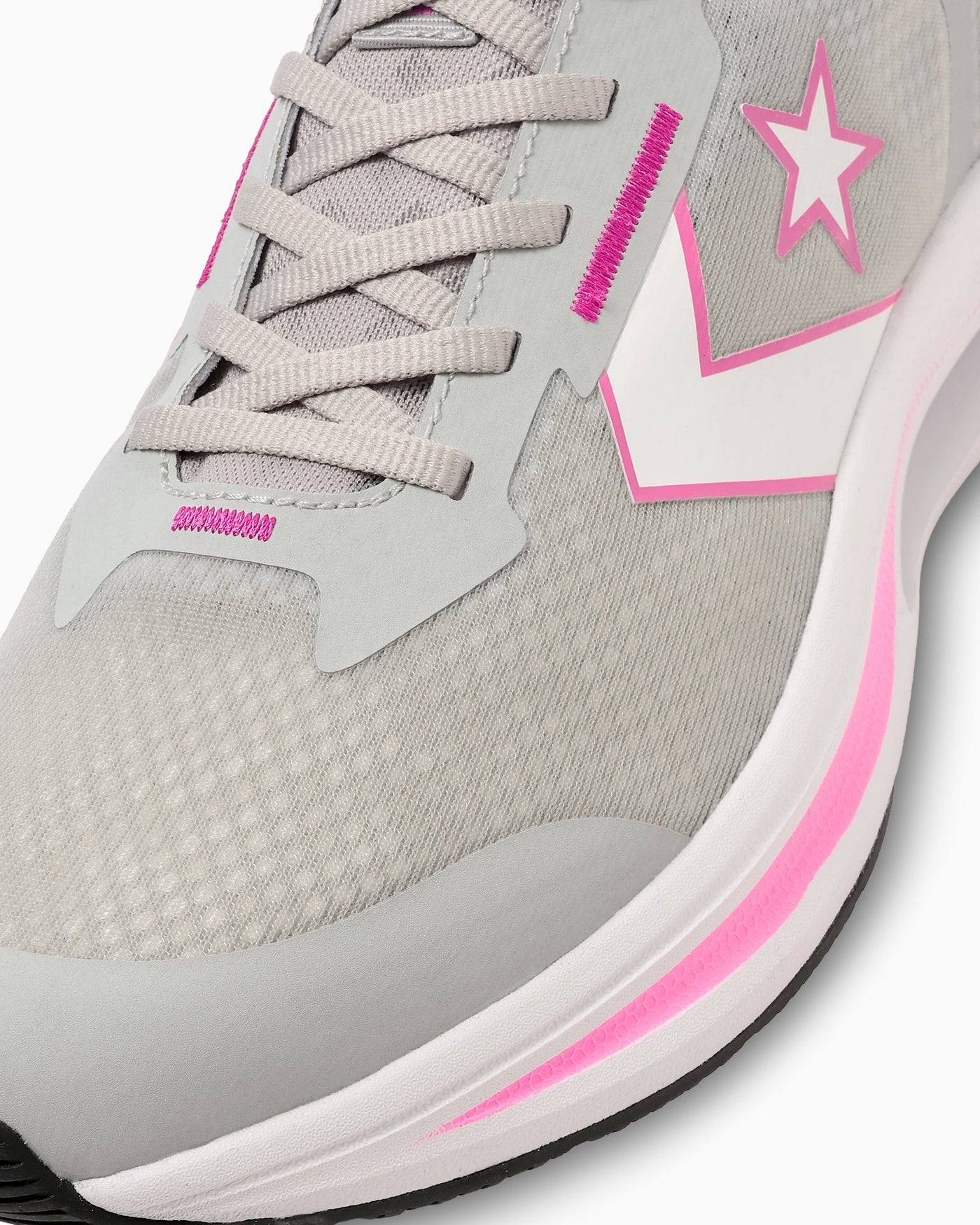 前足部のアップ:メッシュとピンクの縫い目。写真:CONVERSE公式34201881商品ページ