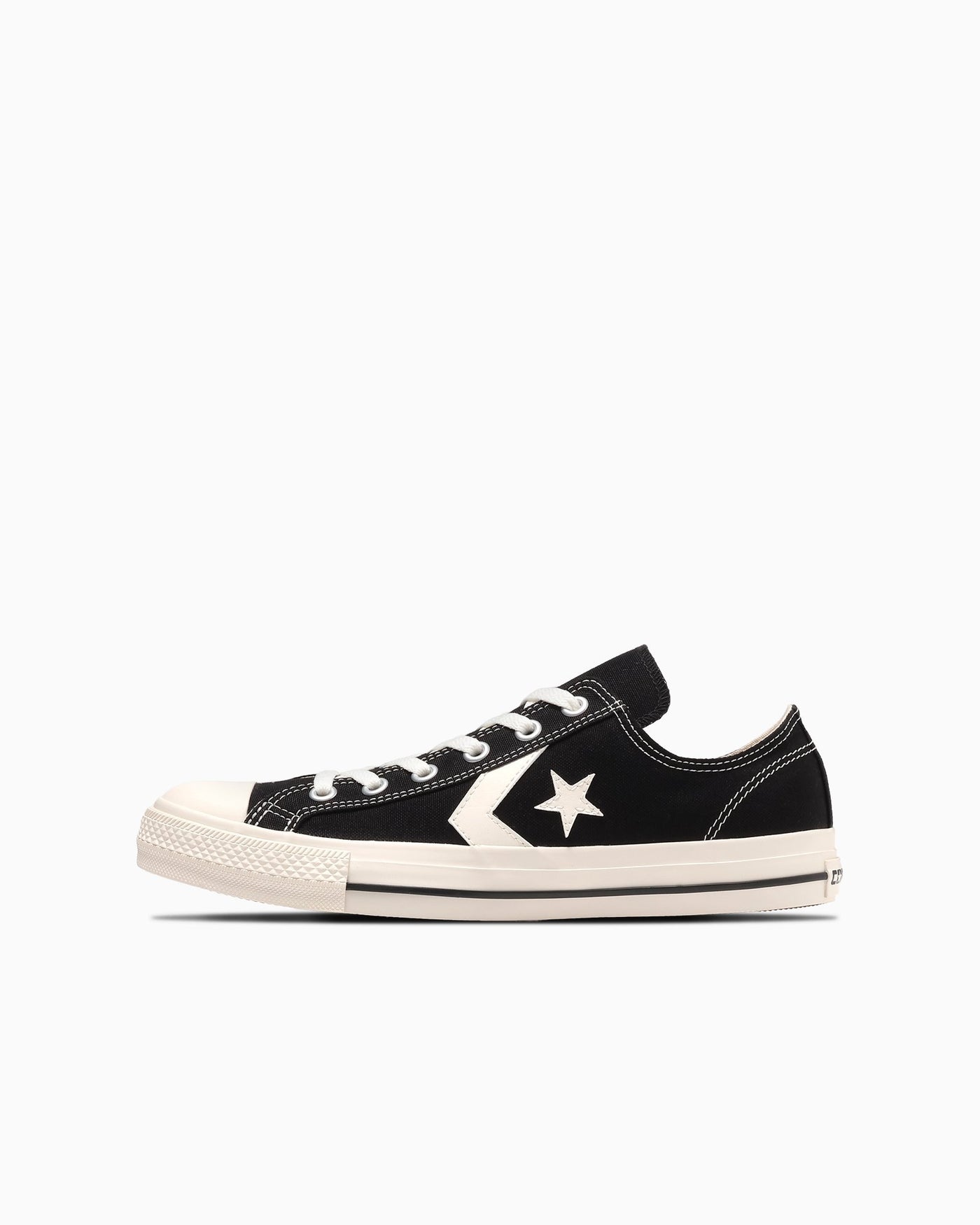 側面:白いシェブロン&スターと黒いライン。写真:CONVERSE公式34201850商品ページ