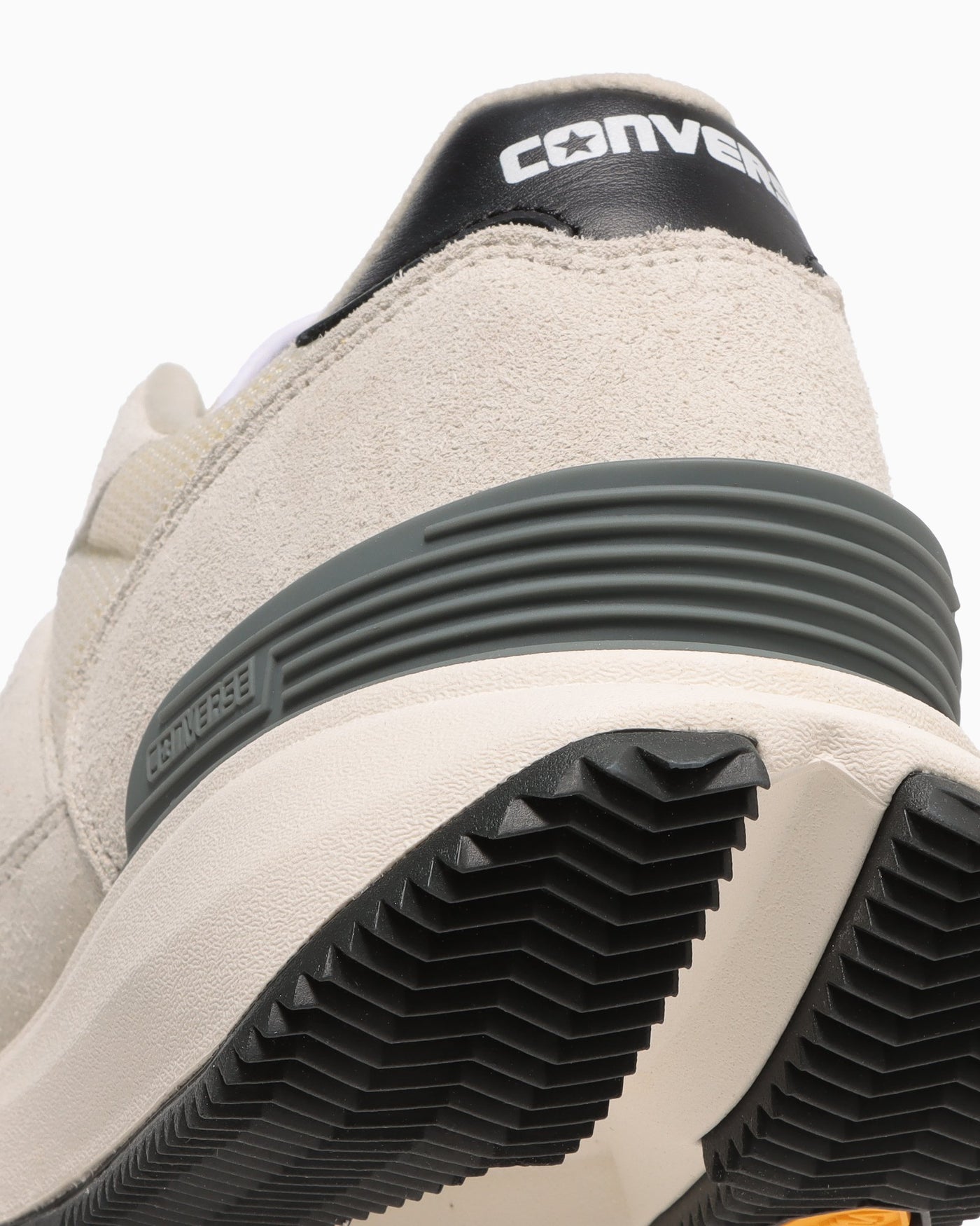 踵のアップ：スエードとソールの境目。写真：CONVERSE公式34202002商品ページ