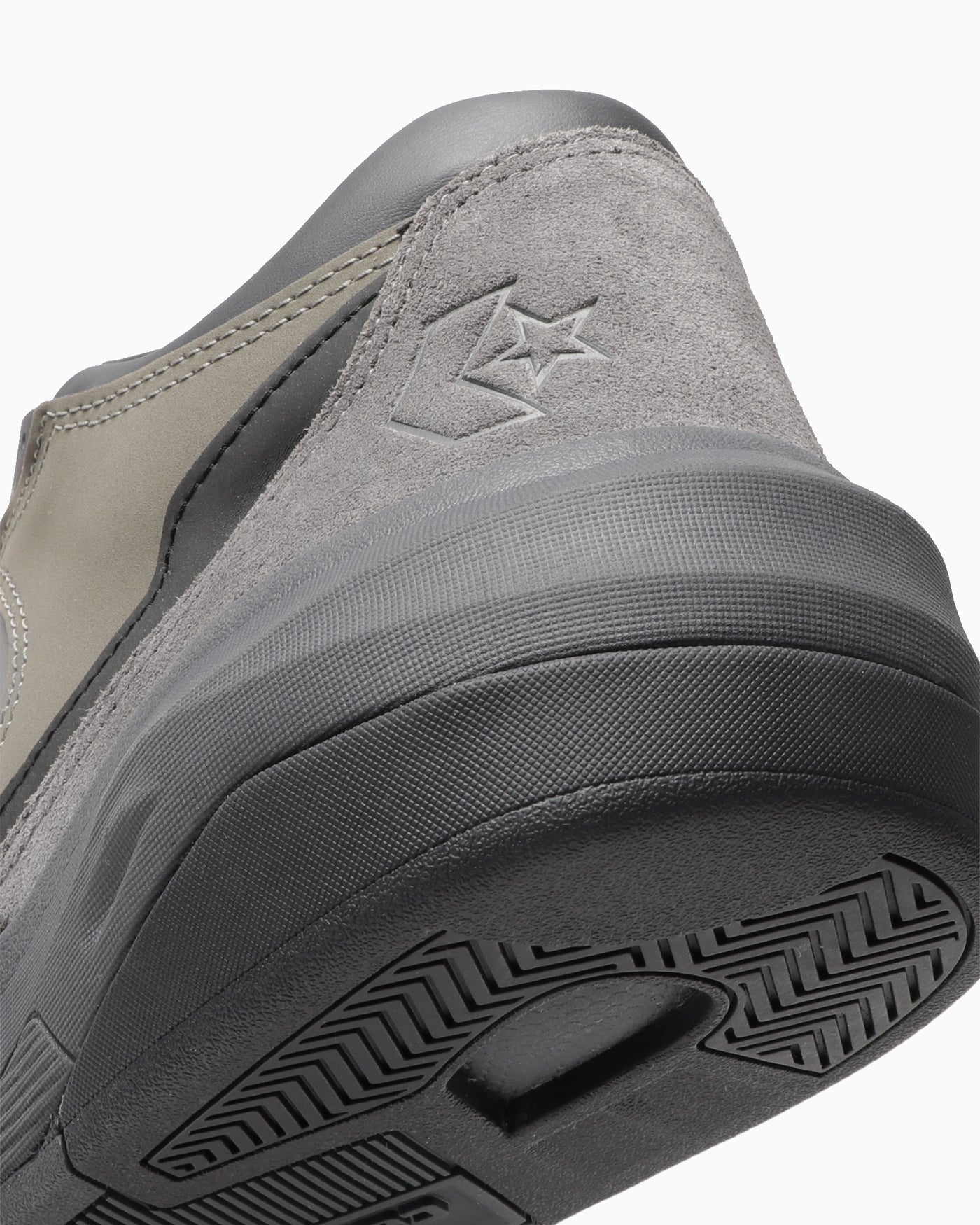踵のアップ：起毛とソールの境目。写真：CONVERSE公式34201380商品ページ