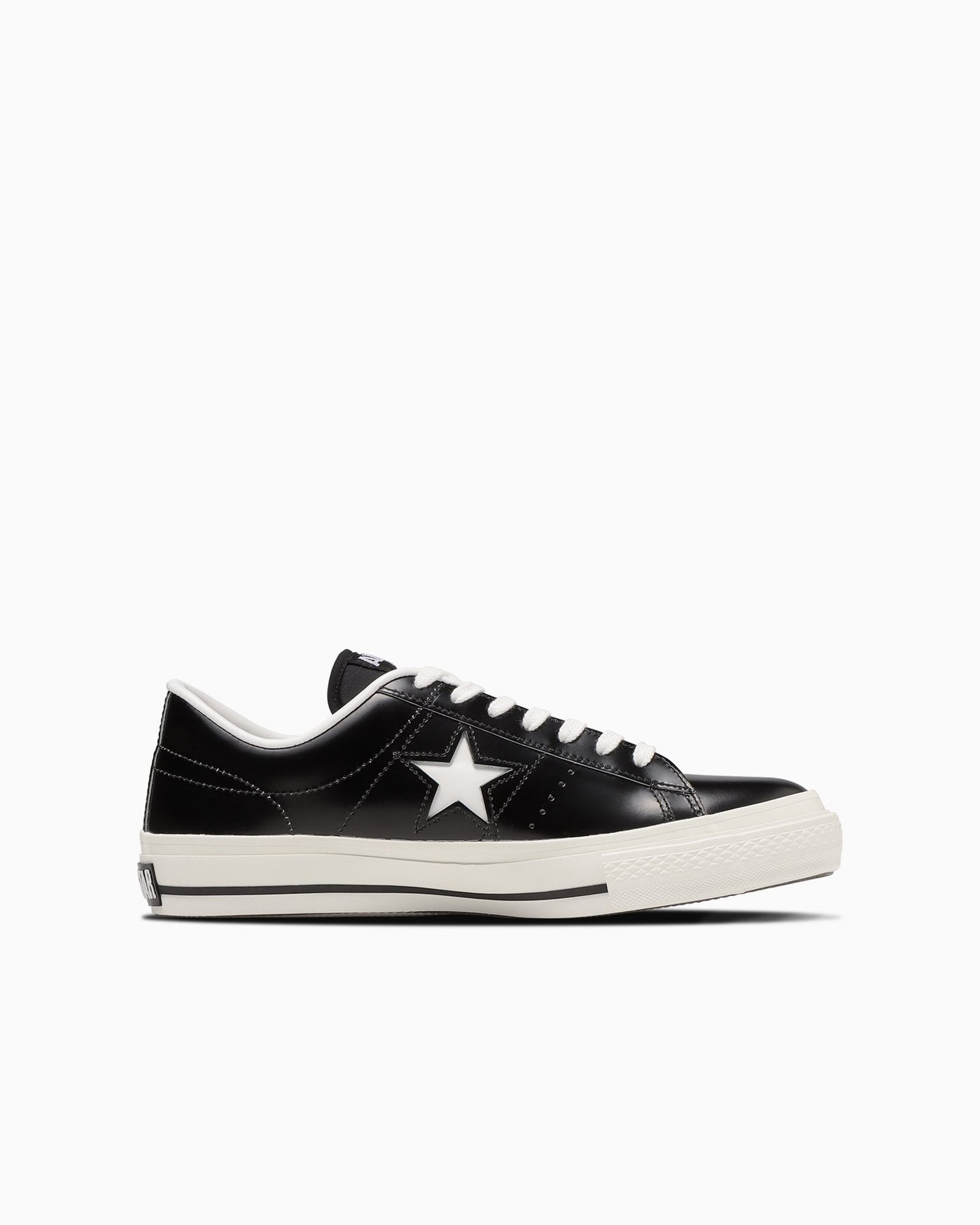 反対側：星とソールの黒いライン。写真：CONVERSE公式32346511商品ページ