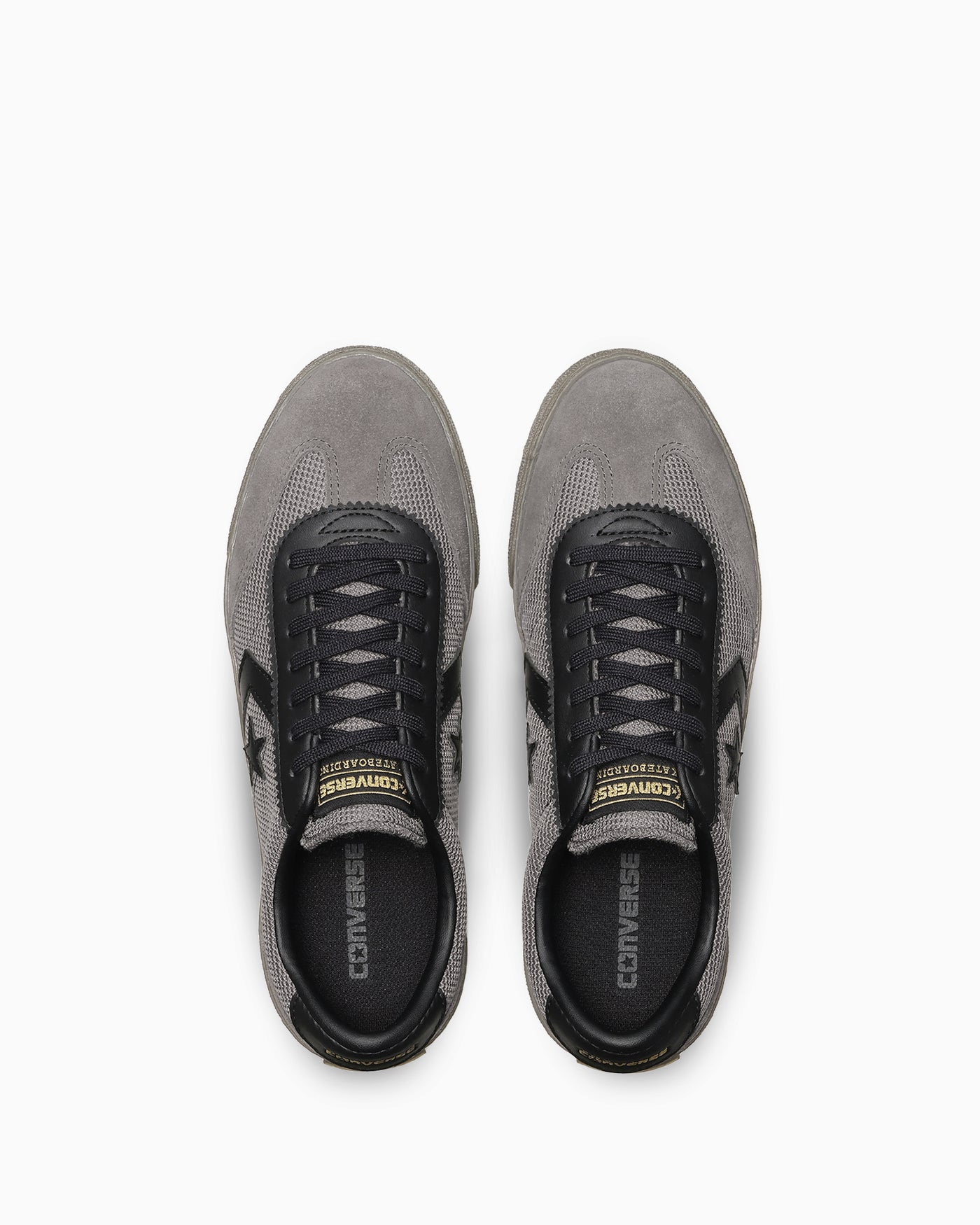 真上:ギザギザのひも元と前足部のパターン。写真:CONVERSE公式33703080商品ページ