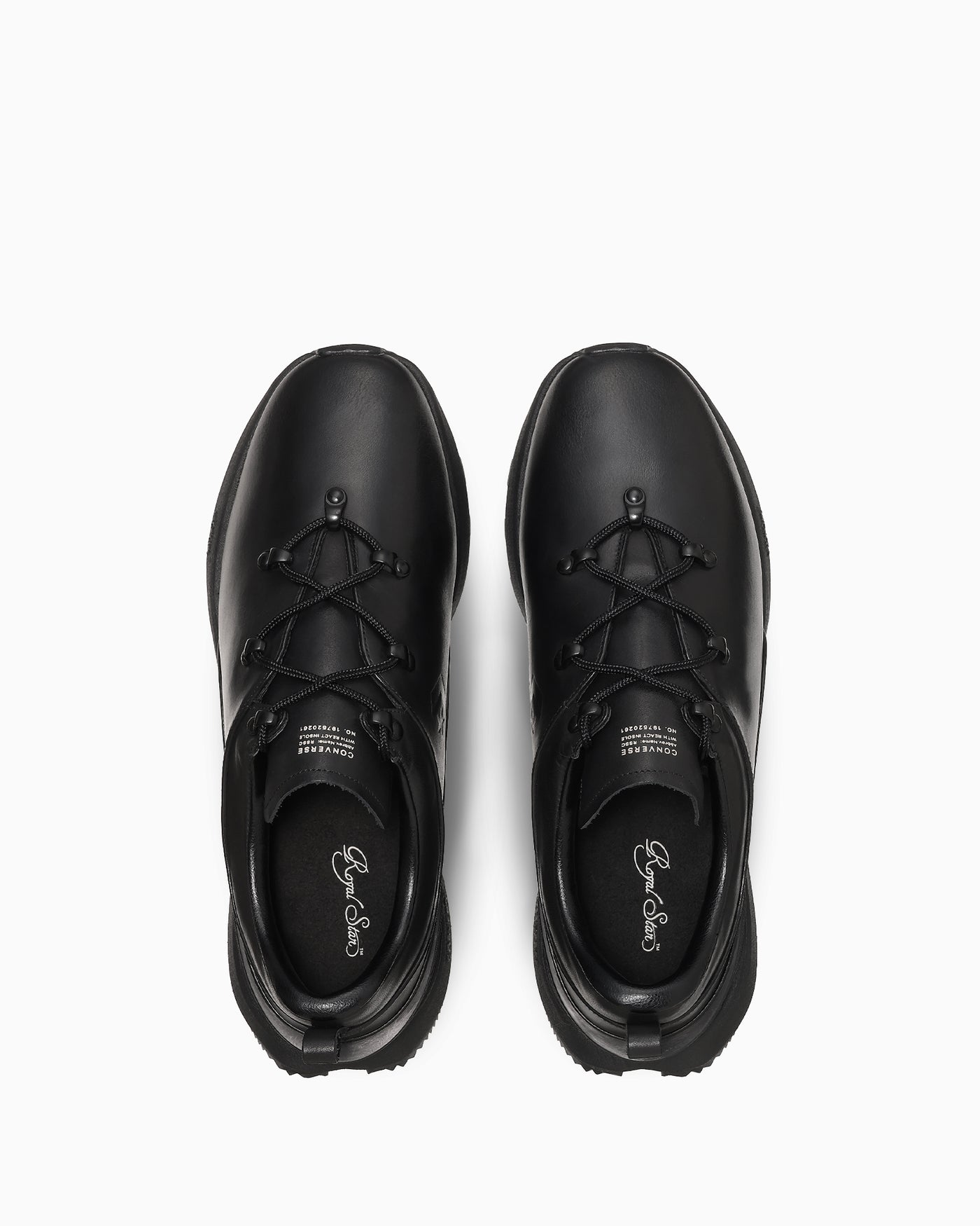 真上：丸ひもと黒いタン・中敷の文字。写真：CONVERSE公式34095080商品ページ