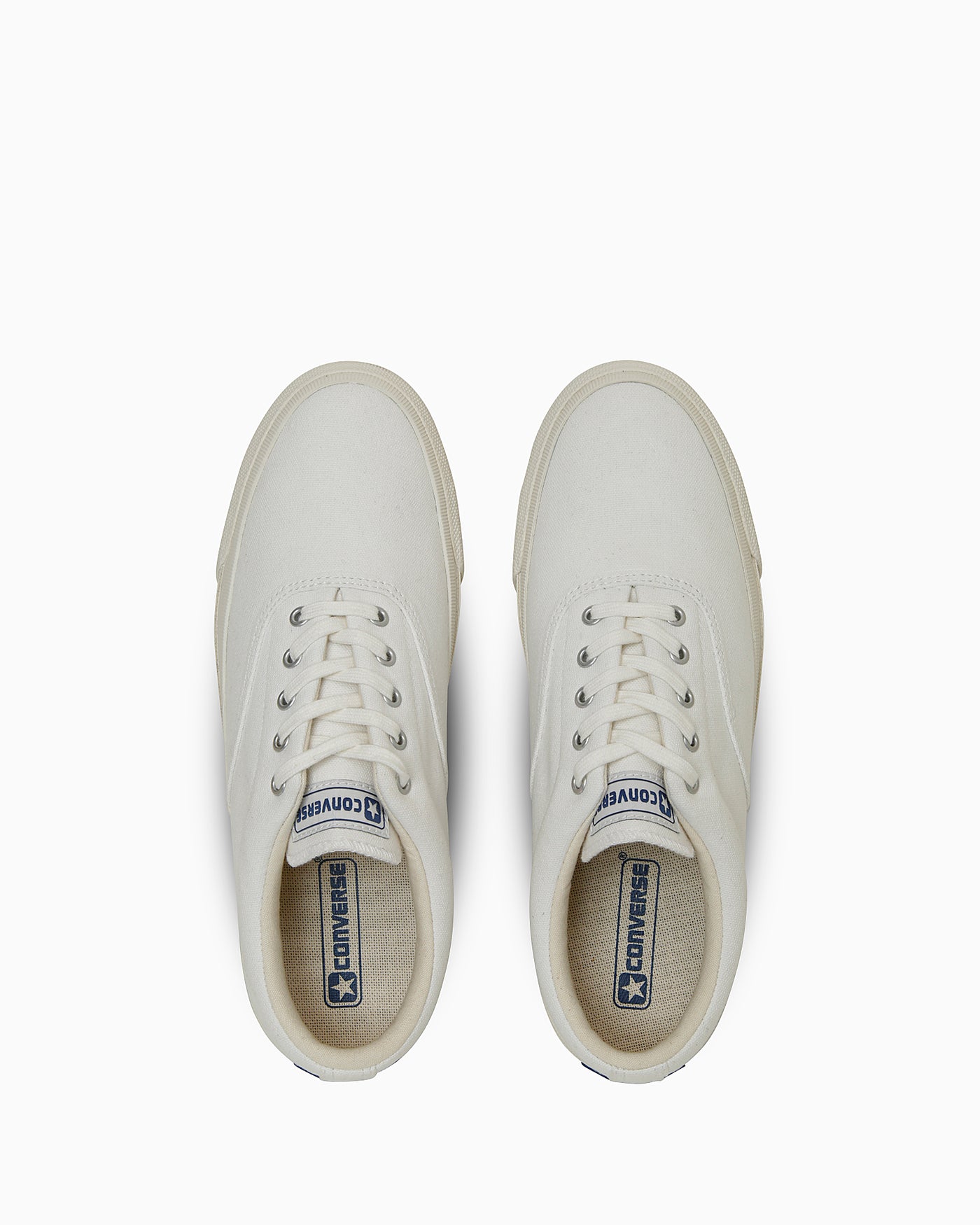 真上：内羽根のひも元とタン・中敷の表示。写真：CONVERSE公式35500620商品ページ