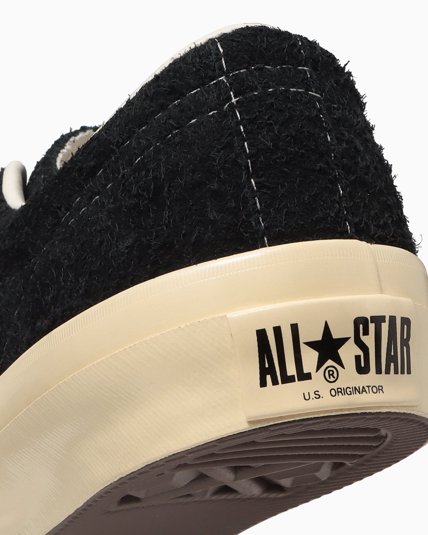 踵のアップ：U.S. ORIGINATOR表記と艶のあるテープ。写真：CONVERSE公式35200660商品ページ