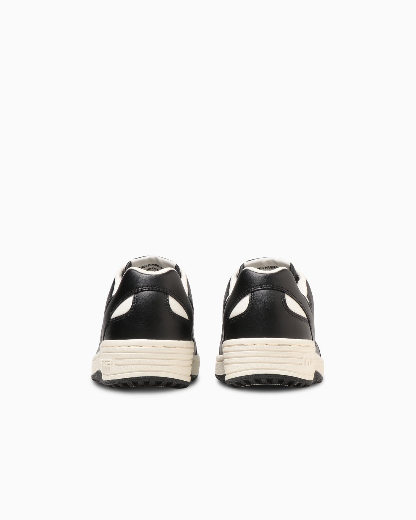 踵：黒と白の切り替えと横線のあるソール。写真：CONVERSE公式34201750商品ページ