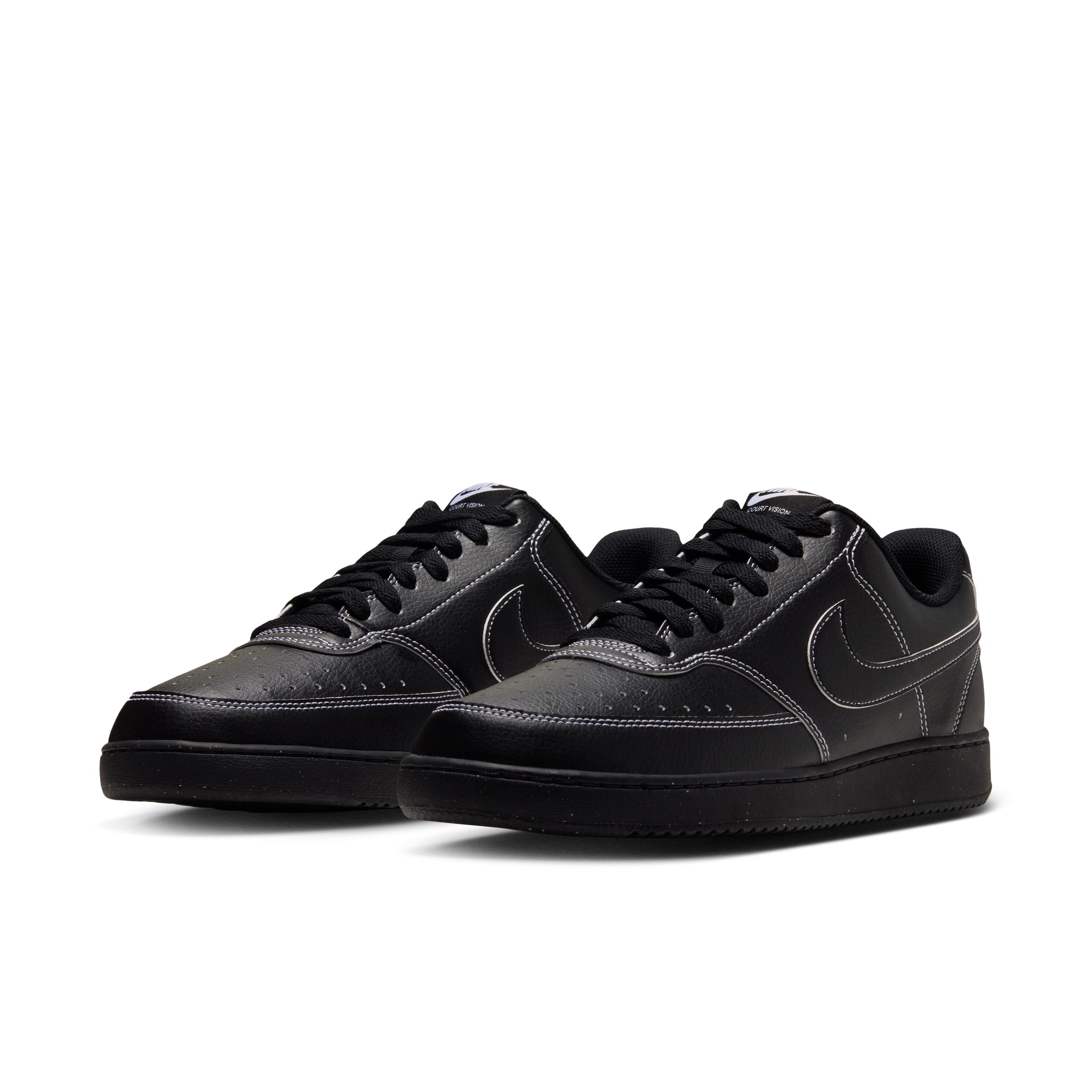 COURT VISION LO NNの013BLACK/BLACK。黒いローカットの形とステッチが見える
