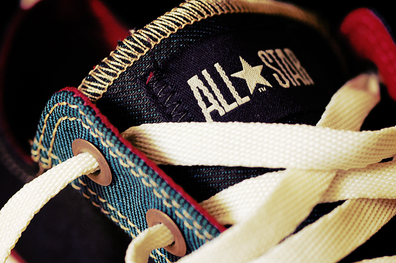 Converse All Starの靴ひもを左右交差で通した実物写真