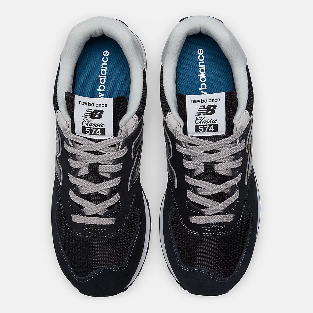 上から見たひもの通り道と履き口。写真:New Balance公式