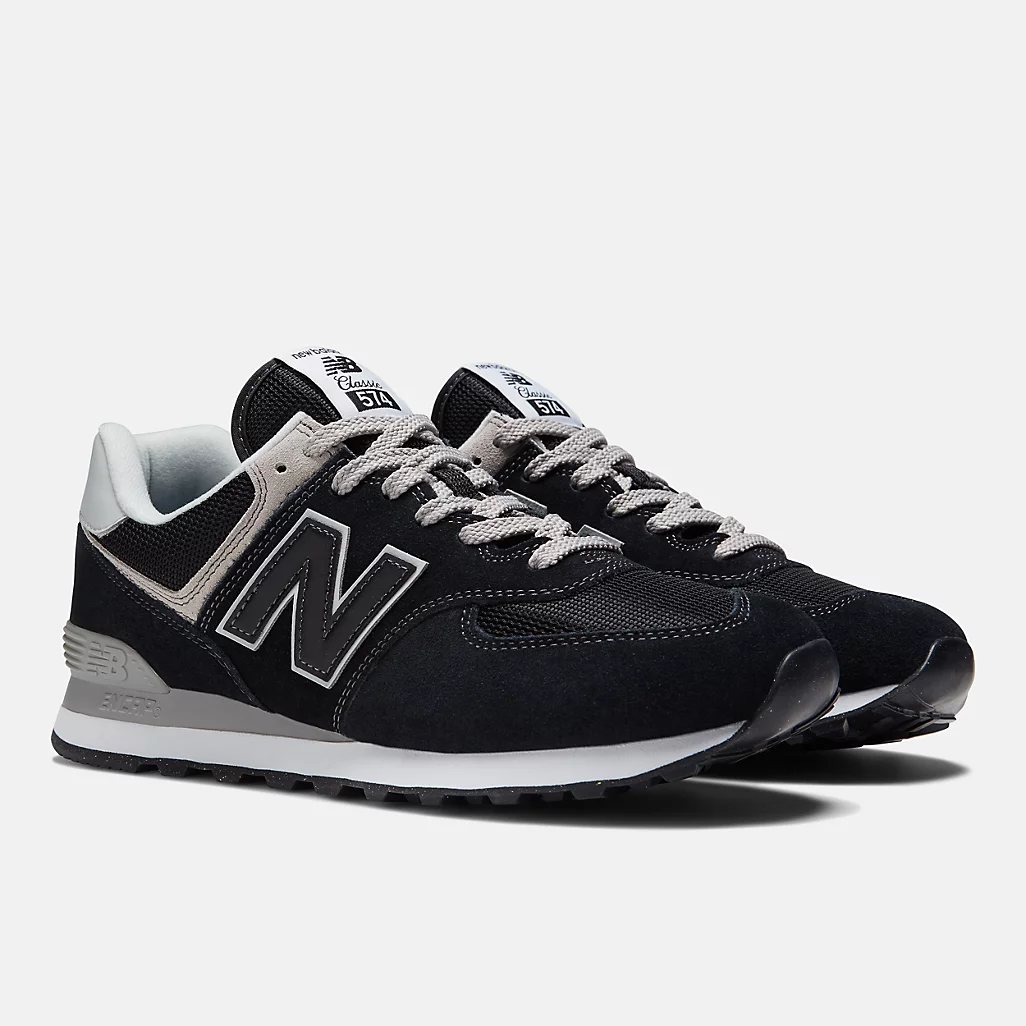 左右を斜め前から見たつま先とひも。写真:New Balance公式