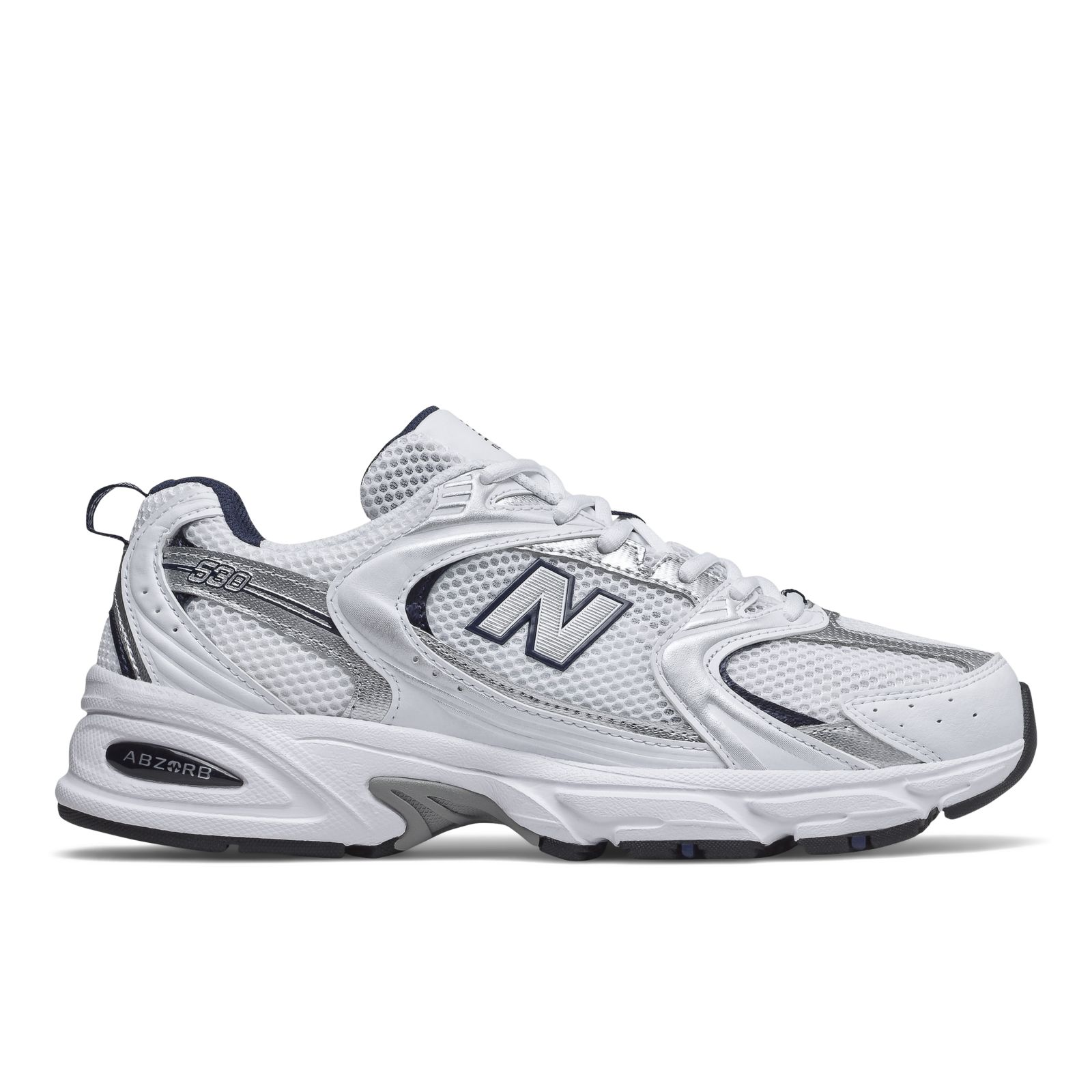 外側：白いメッシュと銀色の切替、紺の縁取り。写真：New Balance公式MR530SG商品ページ
