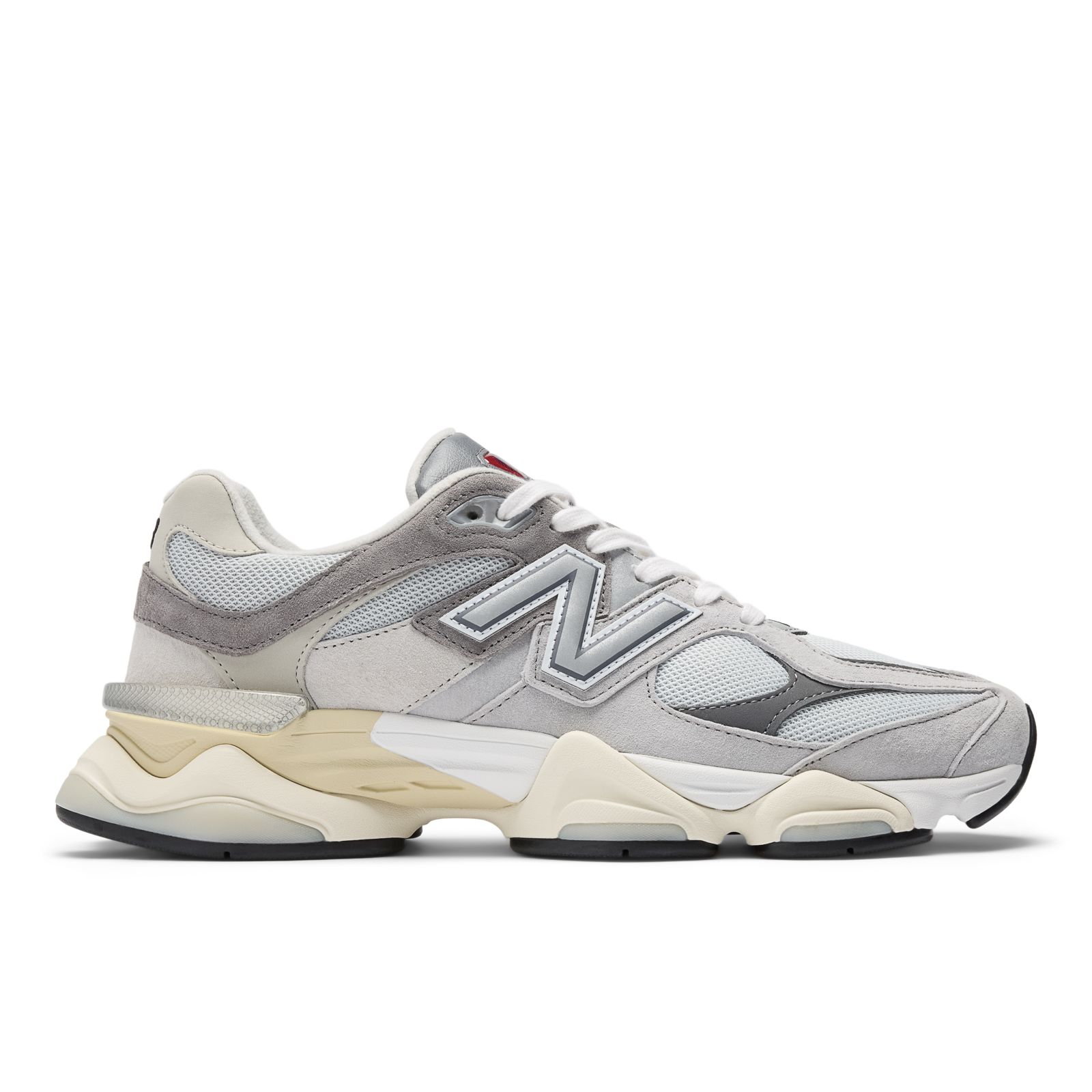外側:大きなNロゴと張り出したソール。写真:New Balance公式U9060GRY商品ページ