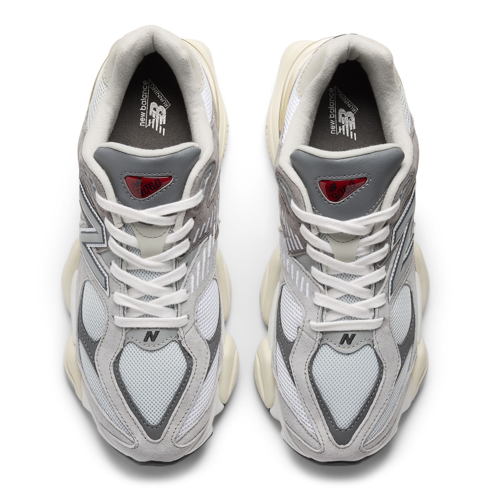 上面:つま先のメッシュと白いひも。写真:New Balance公式U9060GRY商品ページ