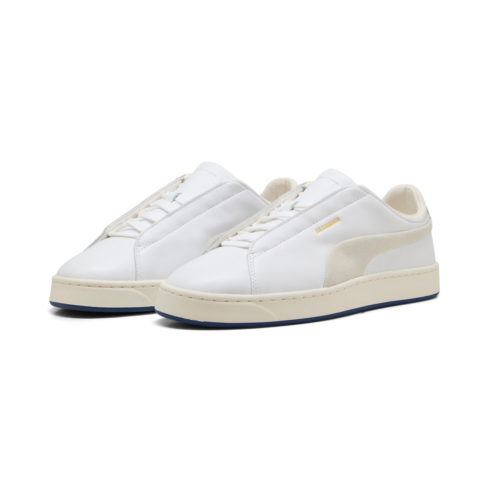 PUMAとJIL SANDERのSUEDE L 410402_01。白い革アッパーと厚い底の商品単体写真