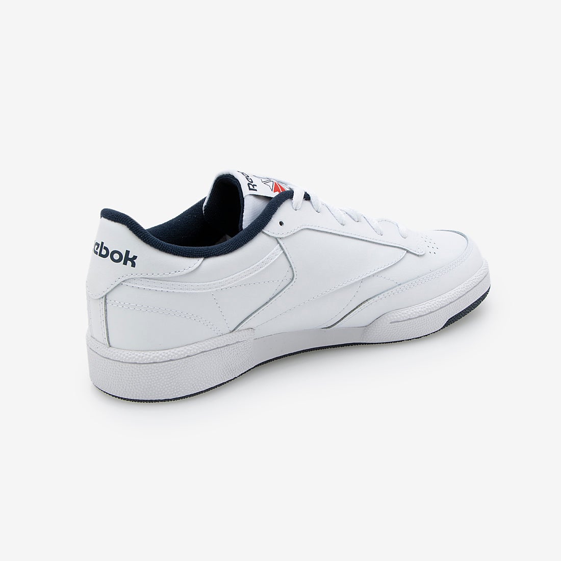 斜め後ろ：踵の文字と側面の切り替え。写真：Reebok公式RE1759BU15178商品ページ