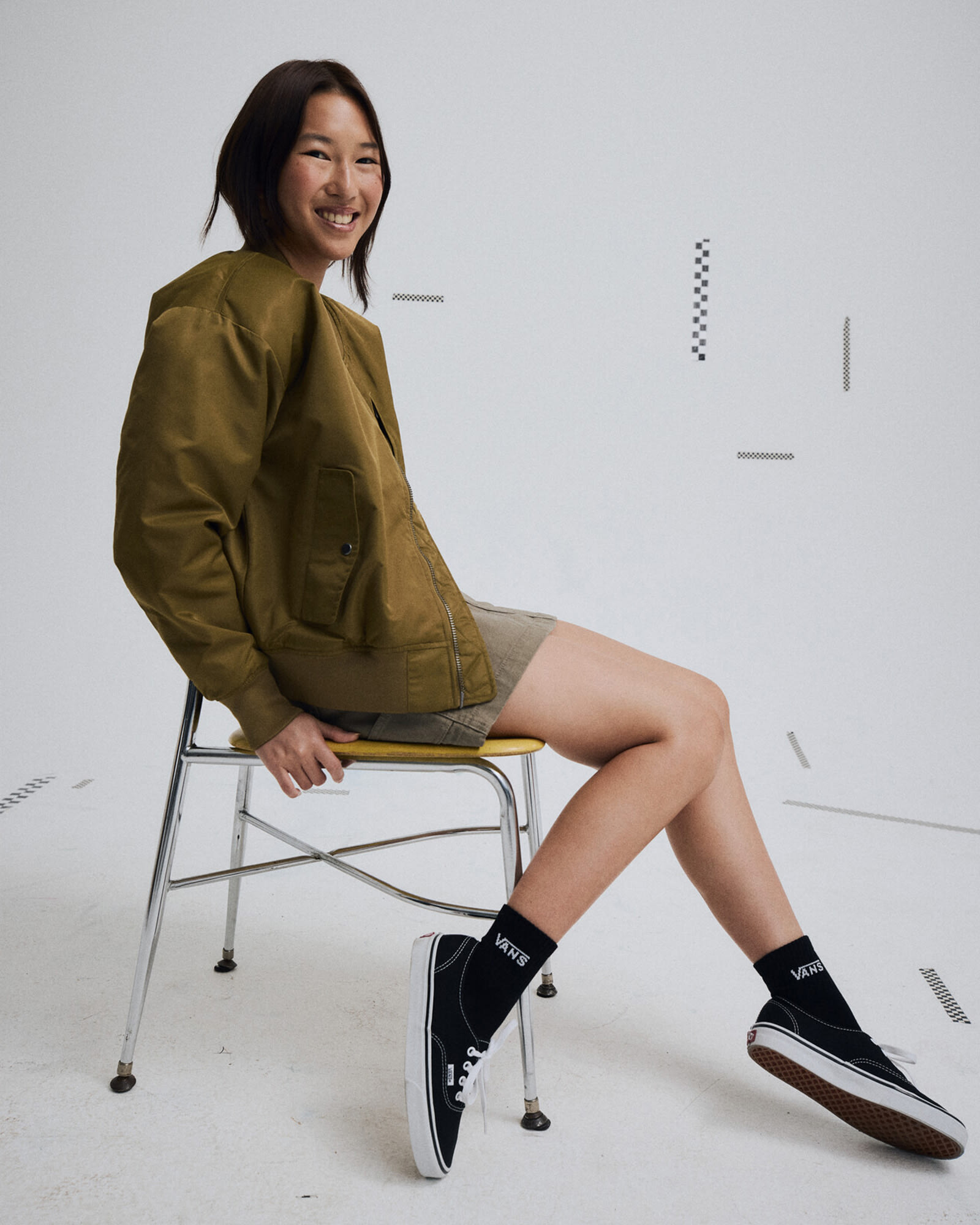 着用例:ショートパンツと黒い靴下。写真:Vans公式VN000EE3BLK商品ページ