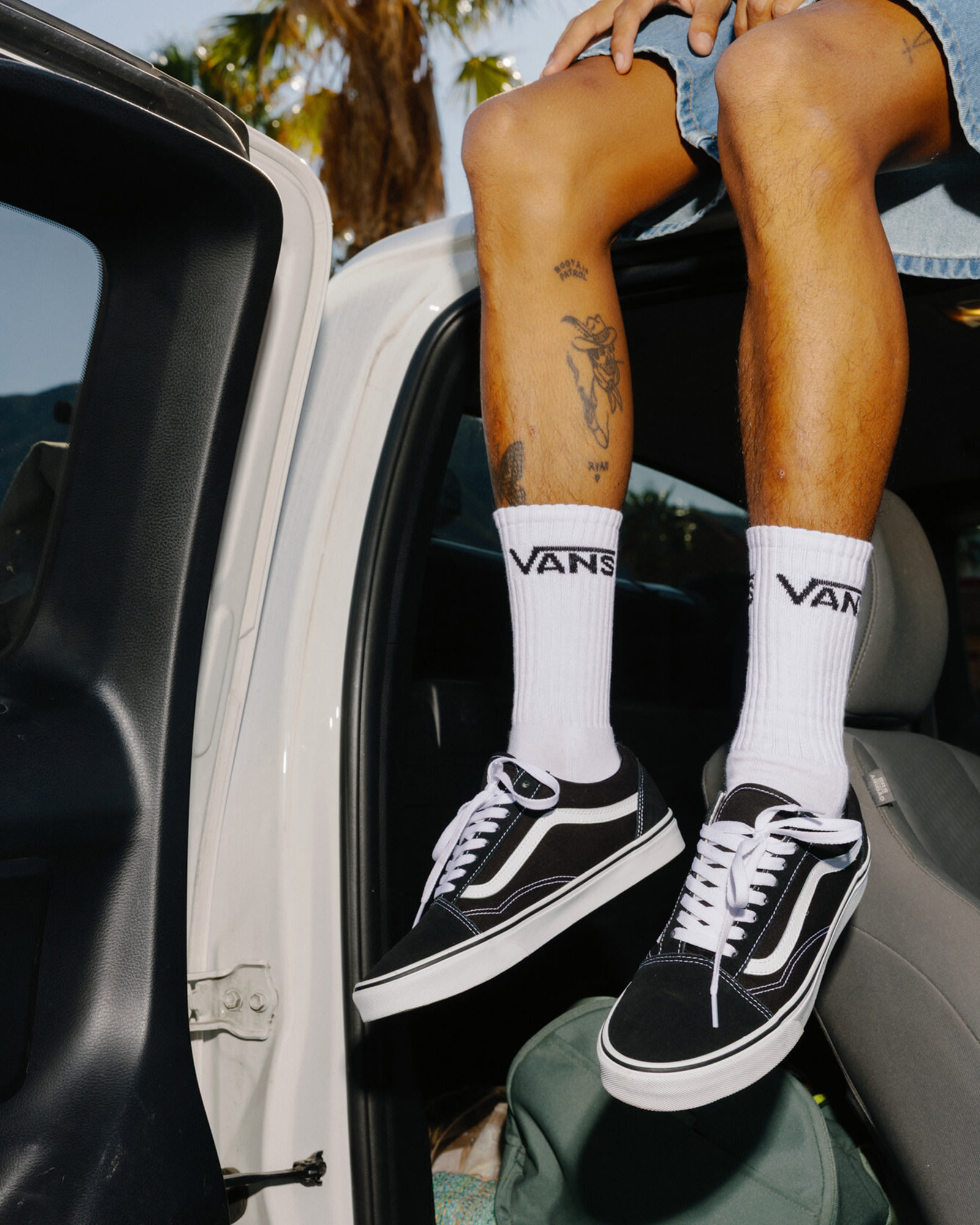 着用例：白い靴下と側面のライン。写真：Vans公式VN000D3HY28商品ページ